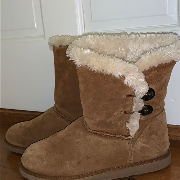 brown fuzzy boots
